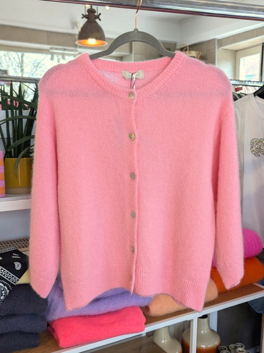 Weicher Flausch Cardigan aus superfeiner Alpaka-Wolle verbindet zeitlose Eleganz mit unvergleichlichem Tragekomfort - anschmiegsam wärmend ohne zu beschweren!