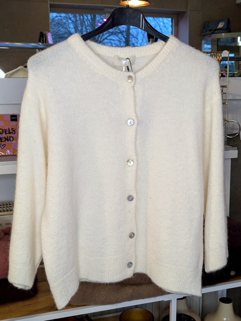 Weicher Flausch Cardigan aus superfeiner Alpaka-Wolle verbindet zeitlose Eleganz mit unvergleichlichem Tragekomfort - anschmiegsam wärmend ohne zu beschweren!