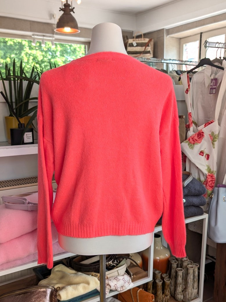 Superweicher Flausch Cardigan mit V-Ausschnitt aus Alpaka-Wolle verbindet zeitlose Eleganz mit unvergleichlichem Tragekomfort - anschmiegsam ohne zu beschweren!