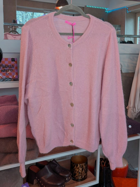 Fühle dich behaglich und stilvoll mit unserer Cardigan Strickjacke aus hochwertigem Alpaka und Wolle in zartem Rosa - für lässig bis elegant!