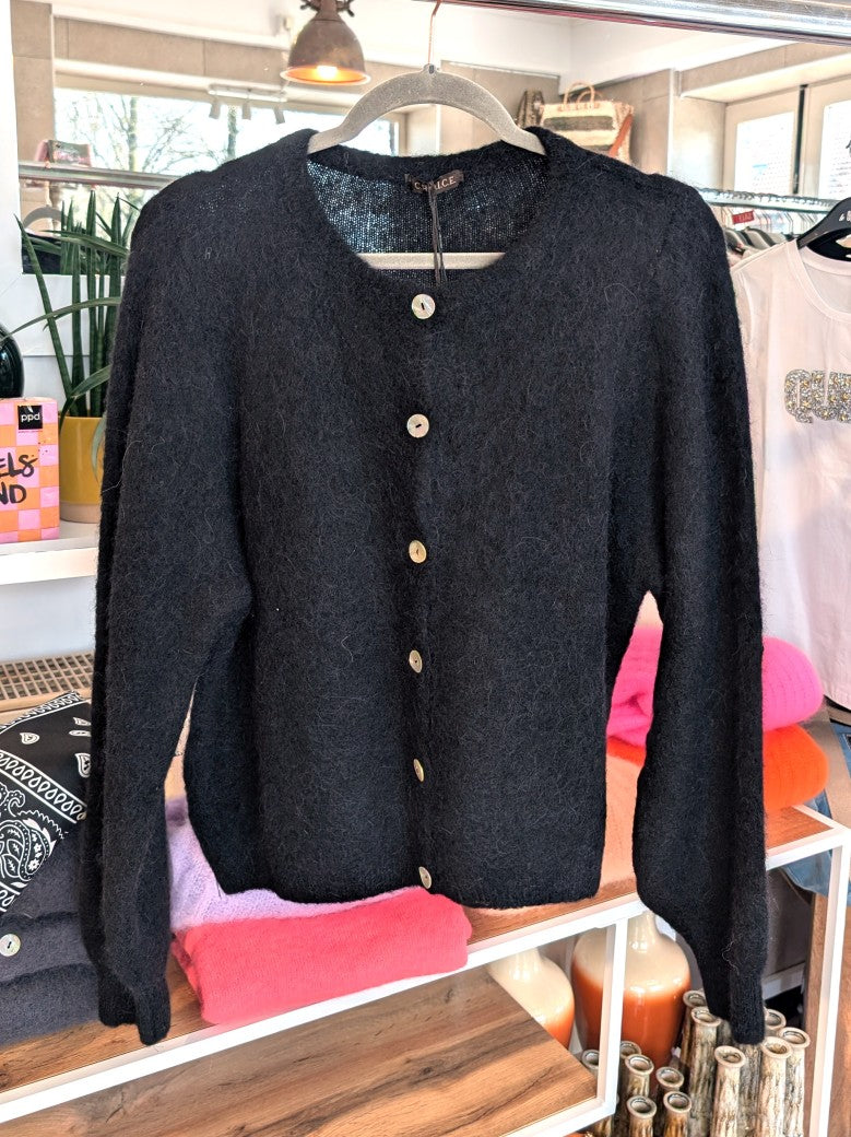 Fühle dich behaglich und stilvoll mit unserer Cardigan Strickjacke aus hochwertigem Alpaka und Wolle in elegantem Schwarz - für lässig bis elegant!