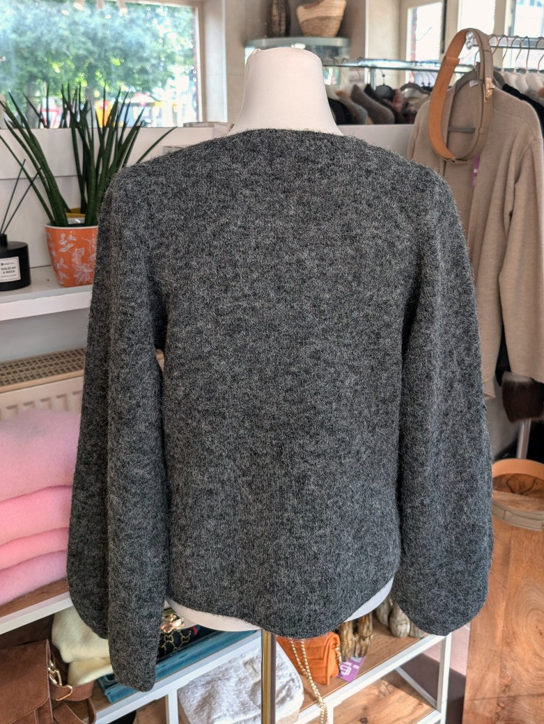 Elegante Strickjacke Husarenstil Grau Antik Silber, hochwertige Woll-Mischung. Ideal für stilbewusste Träger, die Vintage-Eleganz mit modernem Flair verbinden
