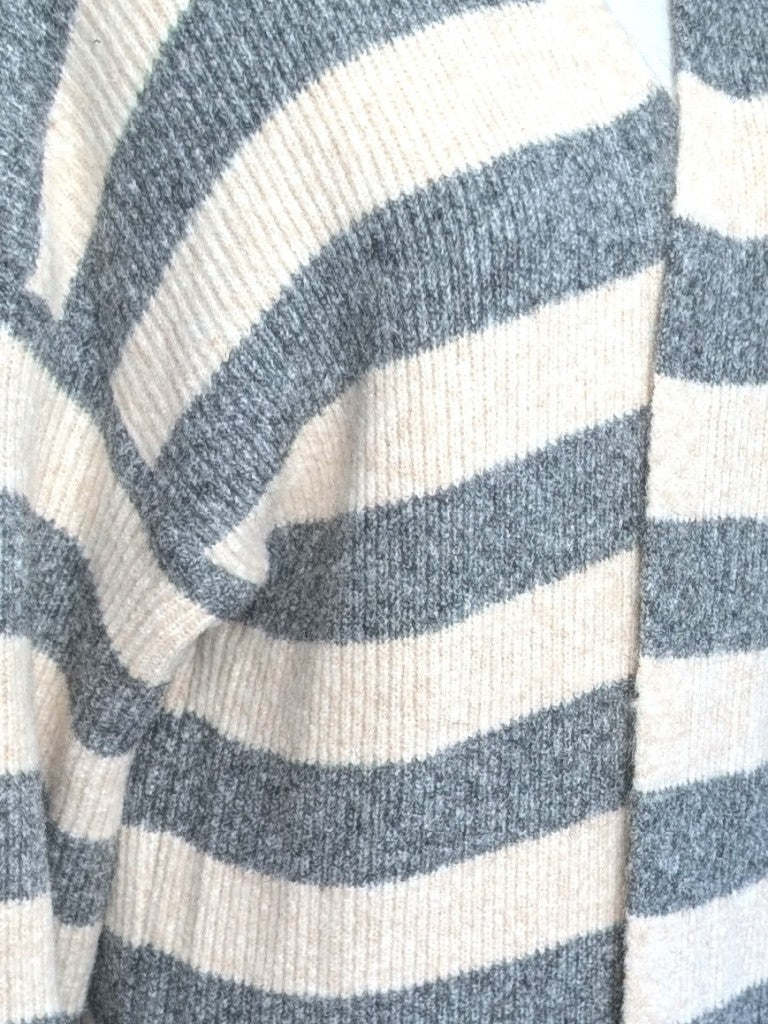 Eleganter weicher langer offener Cardigan, Alpaka Wolle gestreift Grau Créme - ideal als Layering-Piece für Frühling, Herbst und als eichte Übergangsschicht.