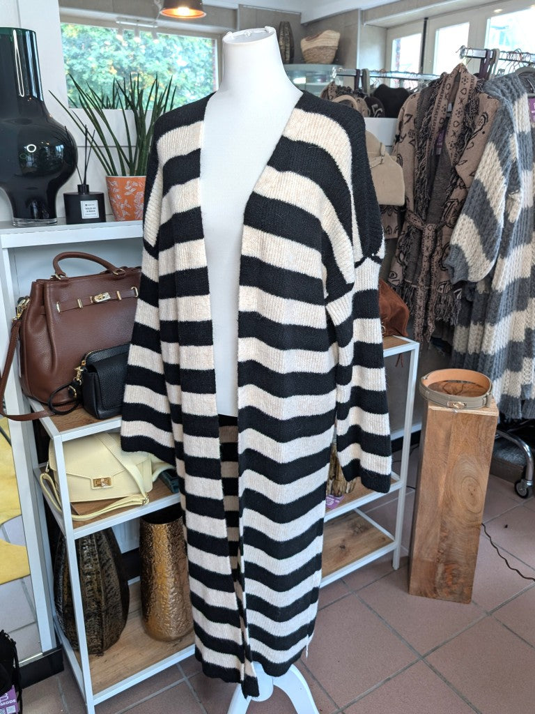 Eleganter weicher langer offener Cardigan, Alpaka Wolle gestreift Schwarz Créme - ideal als Layering-Piece für Frühling, Herbst und als eichte Übergangsschicht.