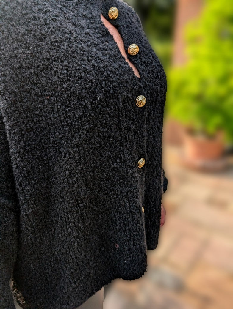 Cardigan Strickjacke Bouclé Schwarz mit Goldknöpfen Oversized One Size
