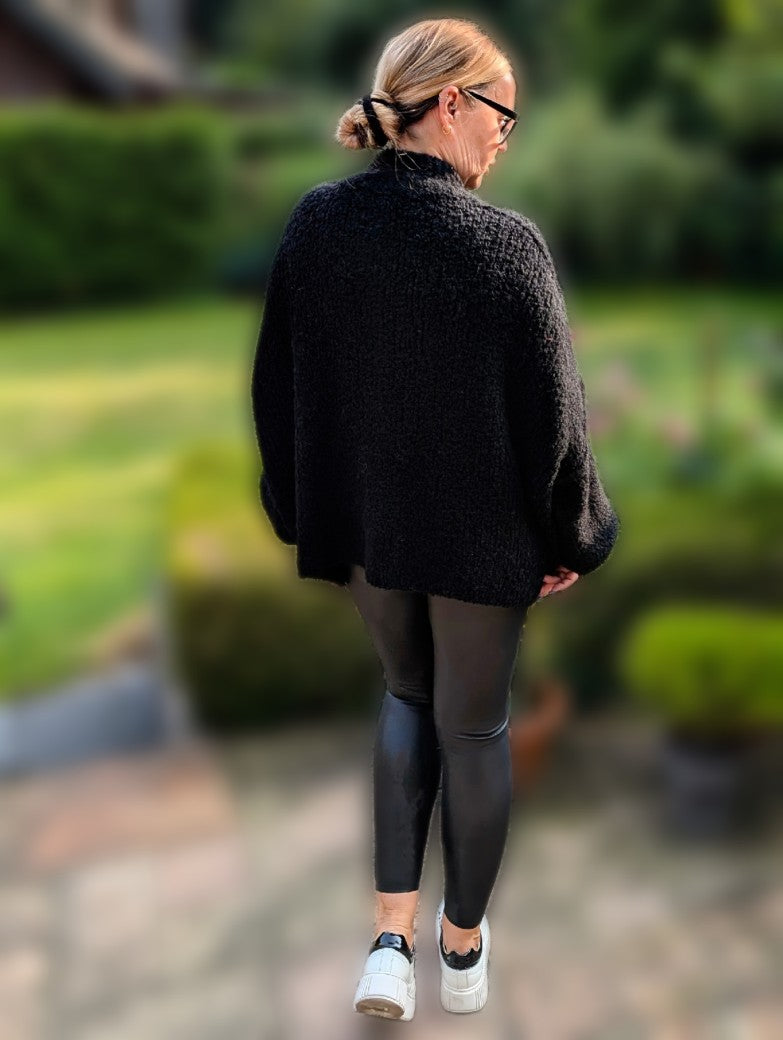 Cardigan Strickjacke Bouclé Schwarz mit Goldknöpfen Oversized One Size