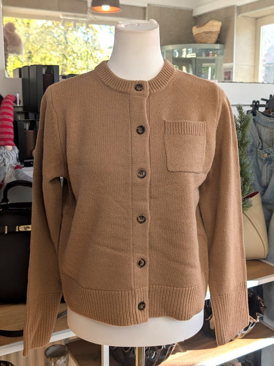 Eleganter Cardigan im zeitlosen Anna Berg Stil aus hochwertiger Kaschmir und Merino Wolle Mischung - luxuriöse optimale Wärmeisolation und Hautverträglichkeit.