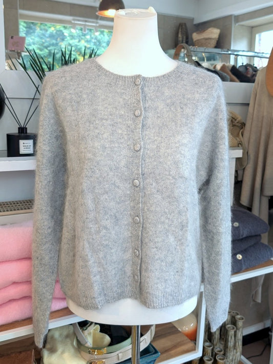 Elegante Strickjacke aus kostbarem Kaschmir  Seidenanteil und feiner Wollmischung. Perfektes Layering-Piece aus Premium-Materialien für elegante Looks.
