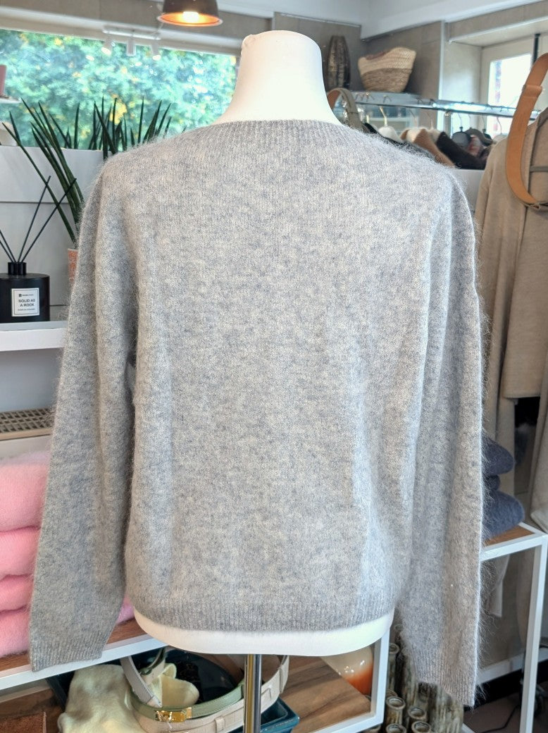 Elegante Strickjacke aus kostbarem Kaschmir  Seidenanteil und feiner Wollmischung. Perfektes Layering-Piece aus Premium-Materialien für elegante Looks.