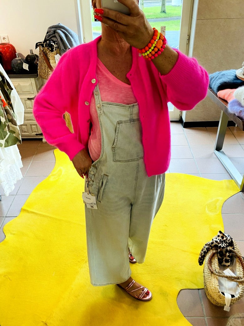 Leichte stilvolle Cardigan Strickjacke aus 52% Alpaka in leuchtendem Pink mit eleganten Perlmuttknöpfen - perfekt für alle Gelegenheiten von lässig bis elegant