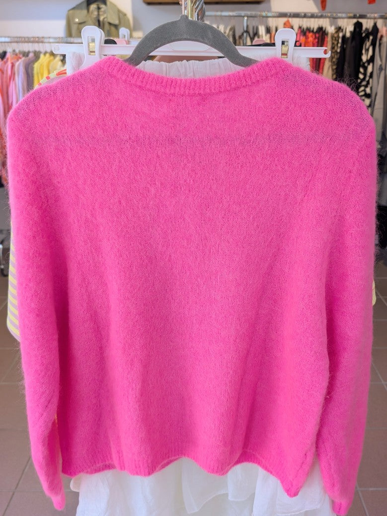 Leichte stilvolle Cardigan Strickjacke aus 52% Mohair in leuchtendem Pink mit eleganten Perlmuttknöpfen - perfekt für alle Gelegenheiten von lässig bis elegant