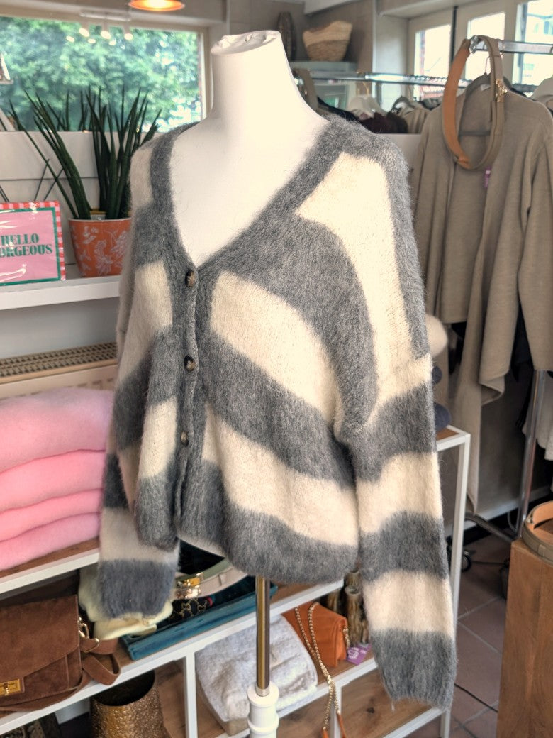 Weiche elegante Strickjacke aus Kid Mohair Wolle mit Perlmuttknöpfen, raffinierter Look durch breite Streifen Grau Woll-Weiß – perfekt zu Jeans Röcken Hosen.