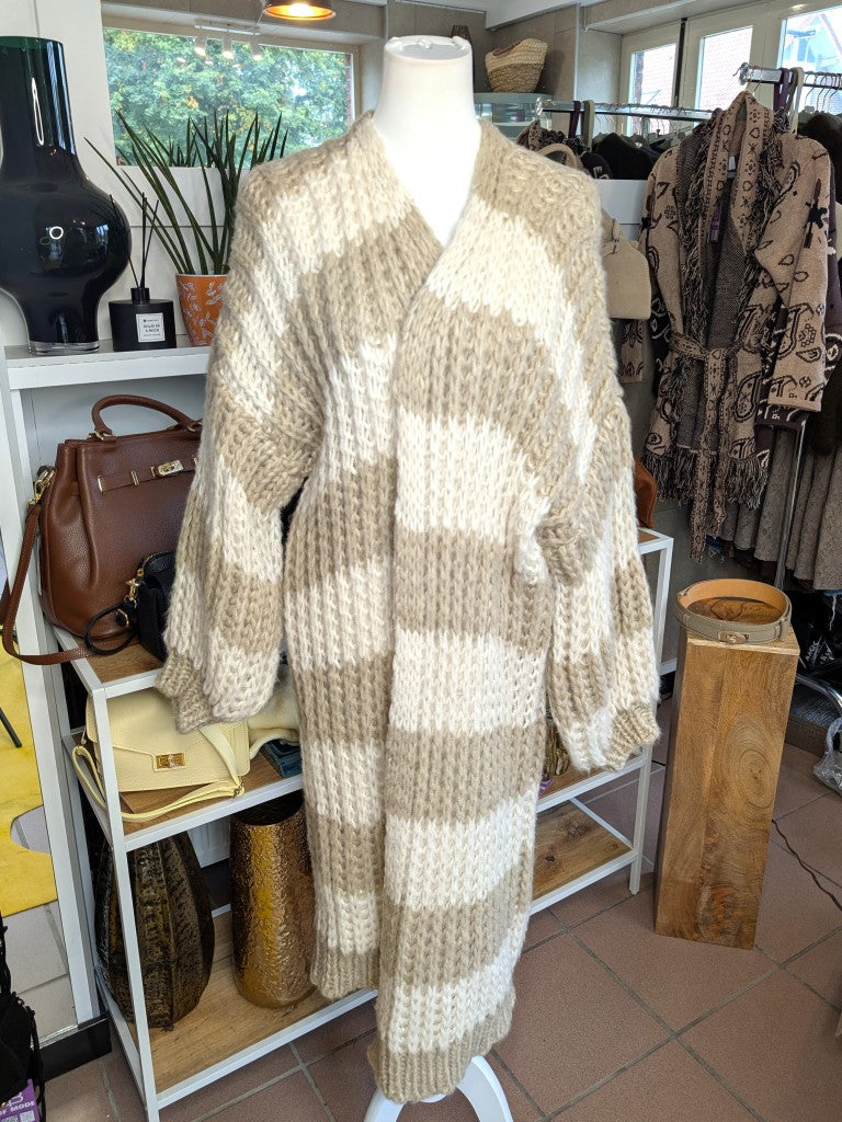 Eleganter weicher langer offener Cardigan, auffälliger Grobstrick gestreift Beige Créme - ideal als Layering-Piece für Frühling Herbst leichte Übergangsschicht.