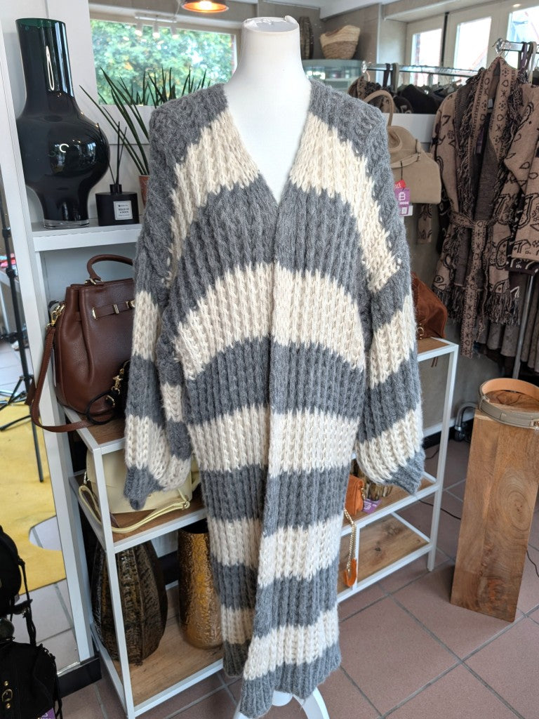 Eleganter weicher langer offener Cardigan, auffälliger Grobstrick gestreift Grau Créme - ideal als Layering-Piece für Frühling Herbst leichte Übergangsschicht.