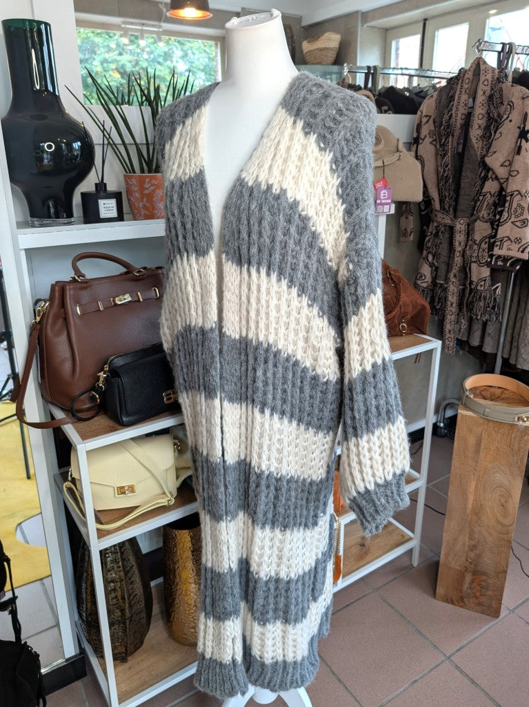 Eleganter weicher langer offener Cardigan, auffälliger Grobstrick gestreift Grau Créme - ideal als Layering-Piece für Frühling Herbst leichte Übergangsschicht.