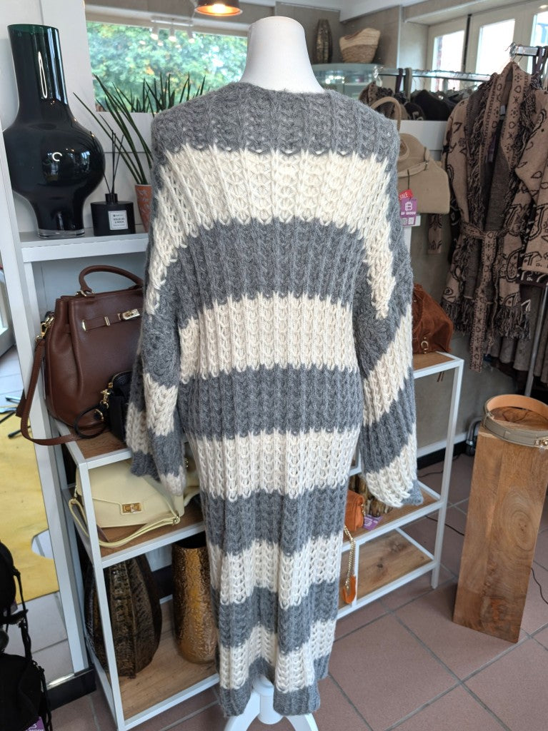 Eleganter weicher langer offener Cardigan, auffälliger Grobstrick gestreift Grau Créme - ideal als Layering-Piece für Frühling Herbst leichte Übergangsschicht.