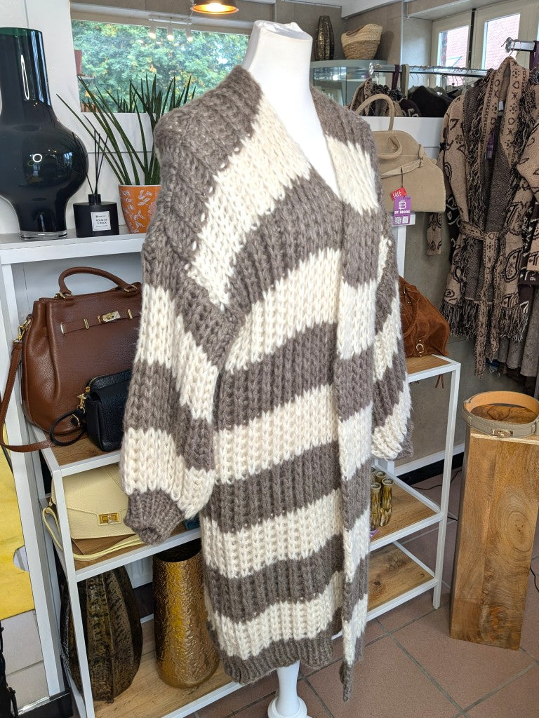 Eleganter weicher langer offener Cardigan, auffälliger Grobstrick gestreift Taupe Créme - ideal als Layering-Piece für Frühling Herbst leichte Übergangsschicht.