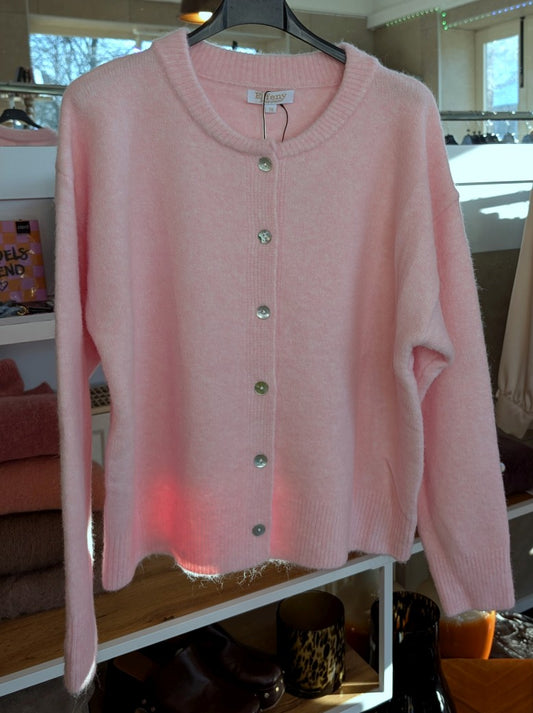 Zeitlos elegante Strickjacke in Rosa aus weicher hochwertiger Viskose mit Perlmuttknöpfen - perfekt als Layering-Piece oder eigenständiges Statement-Piece!