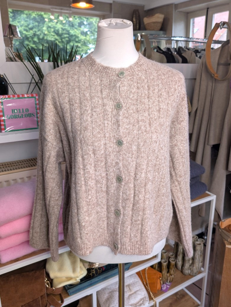 Elegante Cardigan Strickjacke in Taupe Weiß meliert mit hellen Perlmuttknöpfen und weicher breit gerippte Struktur - verleiht jedem Outfit eine raffinierte Note