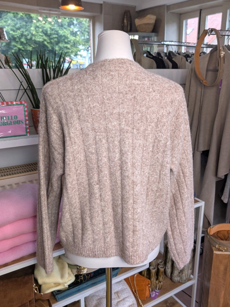 Elegante Cardigan Strickjacke in Taupe Weiß meliert mit hellen Perlmuttknöpfen und weicher breit gerippte Struktur - verleiht jedem Outfit eine raffinierte Note