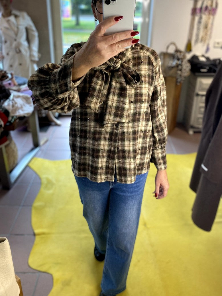 Das lässig elegante Flanellhemd Holzfallerhemd besticht durch sein weiches Material mit Karo-Design und Schluppe - für angenehme Wärme & Komfort an kühlen Tagen!