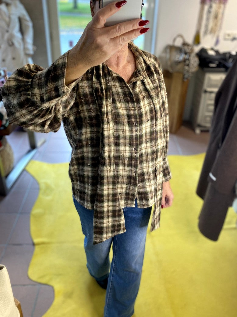 Das lässig elegante Flanellhemd Holzfallerhemd besticht durch sein weiches Material mit Karo-Design und Schluppe - für angenehme Wärme & Komfort an kühlen Tagen!