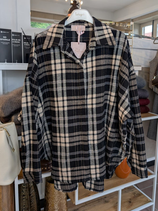 Das lässige Flanellhemd von Believe besticht durch sein flauschiges dickes Material mit zeitlosem Karo-Design - für angenehme Wärme und Komfort an kühlen Tagen!