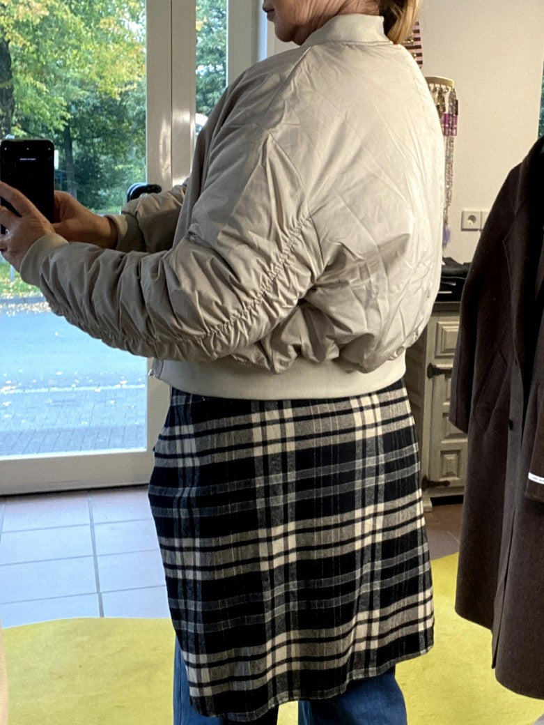 Das lässige Flanellhemd von Believe besticht durch sein flauschiges dickes Material mit zeitlosem Karo-Design - für angenehme Wärme und Komfort an kühlen Tagen!