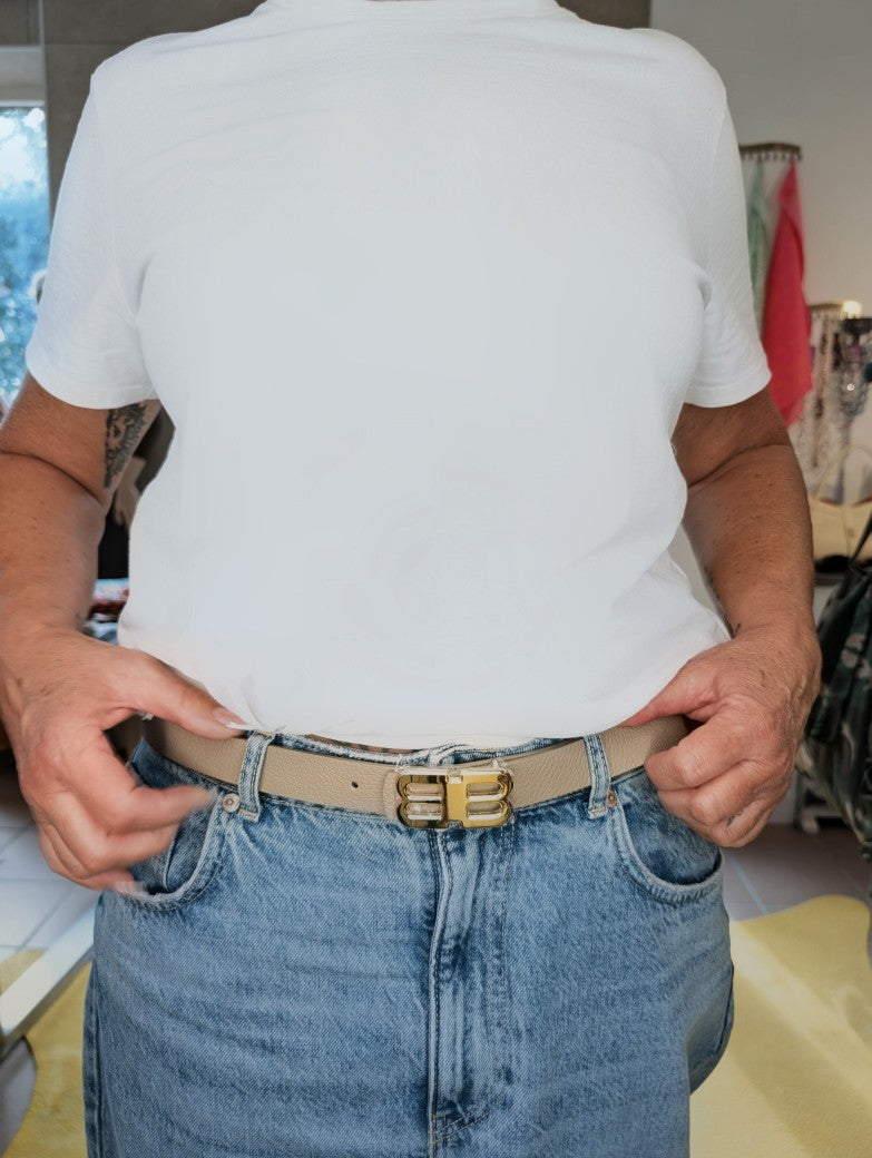 Eleganter hochwertiger Ledergürtel warmes Beige im Balenciaga-Stil - vielseitiges Accessoire für verschiedene Anlässe. Passt perfekt zu Jeans, Chinos, Kleidern!