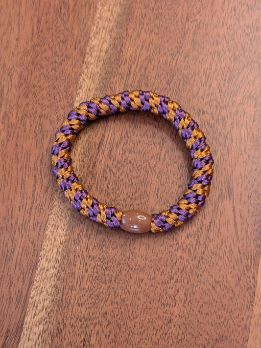 Das elastische Haargummi im trendigen Kknekki-Stil vereint Funktionalität mit modischem Chic - bequem als Armband oder schnell schonend die Haare zusammenbinden!