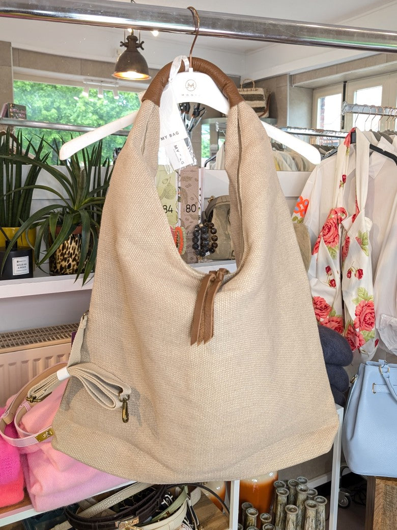 Elegante Juteleinen Hobo Bag in elegantem Beige mit Lederdetails Braun - breiter Schulterriemen und Cross-Body Riemen. Zeitloses Design, vielseitiger Begleiter!