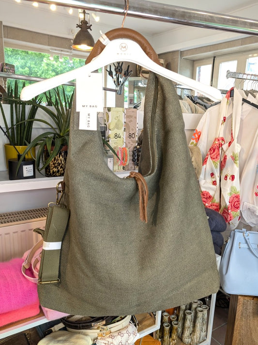 Elegante Juteleinen Hobo Bag in elegantem Khaki mit Lederdetails Braun - breiter Schulterriemen und Cross-Body Riemen. Zeitloses Design, vielseitiger Begleiter!