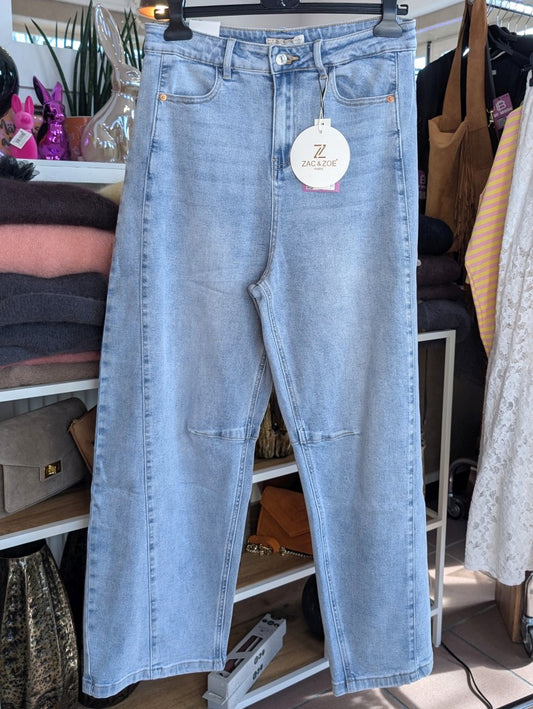Die Stretch Jeans von ZAC & ZOE in Hellblau besticht durch ihren Barrel Ballon Schnitt, der moderne und gleichzeitig entspannte Passform garantiert - Must-Have!