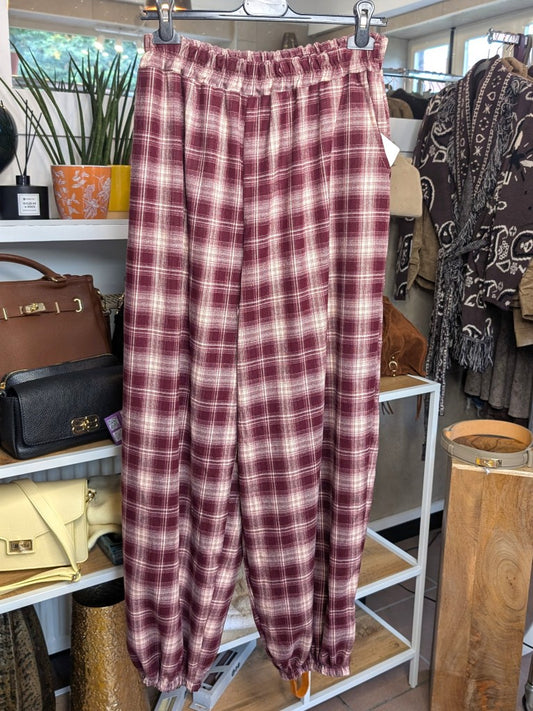 Elegante Viskose-Hose kariert Burgund Créme mit praktischen Gummikordeln am Saum für perfekte Passform und Komfort für viele Outfits - vielseitiges Basics-Piece
