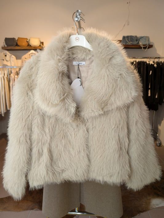 Die stylische Jacke aus hochwertigem kuscheligem Fake Fur in elegantem Beige verbindet Komfort und modischen Chic - innen gefüttertes weiches Kunstfell!