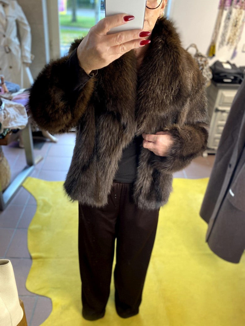 Die stylische Jacke aus hochwertigem kuscheligem Fake Fur in warmem Coffee Braun verbindet Komfort und modischen Chic - innen gefüttertes weiches Kunstfell!