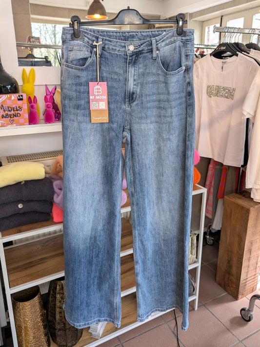 Lässige Jeanshose im angesagten Wide-Leg-Balloon-Schnitt mit geradem Bein und elastischem Bund. Perfekt kombinierbar zu verschiedenen Styles, casual bis elegant!