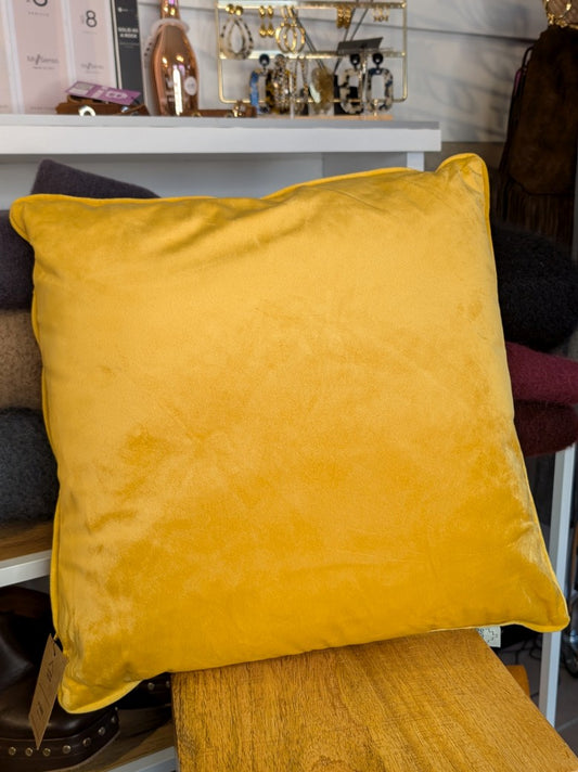 Strahlender Blickfang für Ihr Zuhause: Samtweiches Kissen mit harmonischer Kombination aus warmem Gelb und elegantem Gold, gemütliche Atmosphäre in jedem Raum!