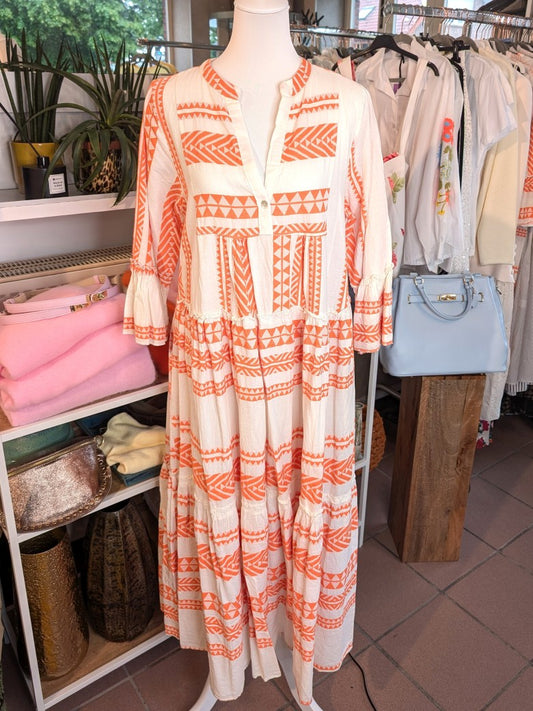 Entdecke dein neues Lieblingsteil mit unserem 3/4 Arm BOHO Maxi Kleid in Créme mit wunderschönen Muster in leuchtendem Orange von Mioni Italien!