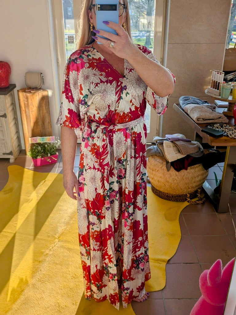 Verleihen Sie Ihrem Look mit dem 3/4 Arm Maxikleid von Lily Mcbee Eleganz und Frische. Perfekt für sommerliche Anlässe und Ausdruck Ihrer Persönlichkeit!