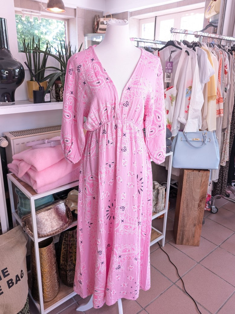 Bring' Farbe ins Leben mit unserem wunderschönen floralen Mousselin Maxi Kleid mit Kurzarm im Kujten Stil. Sehr schöne frische und feminine Note!