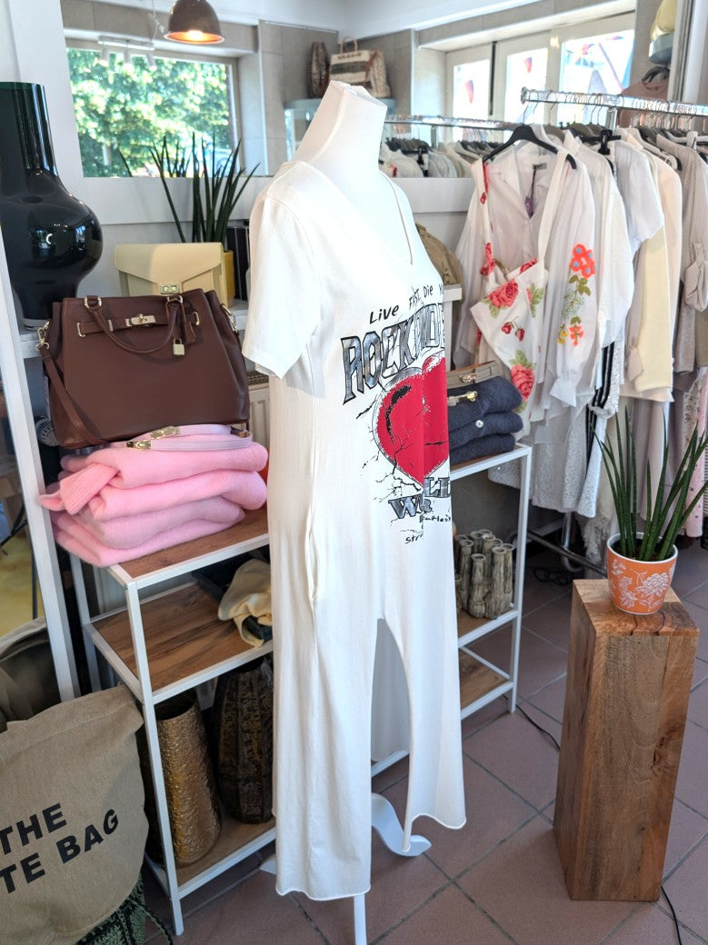 Das Maxi-Kleid im Rock-and-Roll-Stil vereint lässigen Charme mit praktischem Komfort - mit seitlichem Schlitz, integrierten Taschen und coolen Farben!