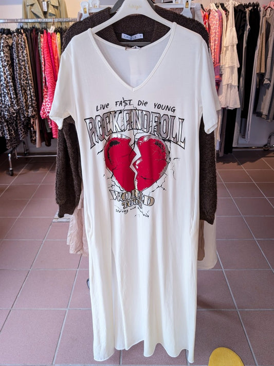 Das Maxi-Kleid im Rock-and-Roll-Stil vereint lässigen Charme mit praktischem Komfort - mit seitlichem Schlitz, integrierten Taschen und coolen Farben!