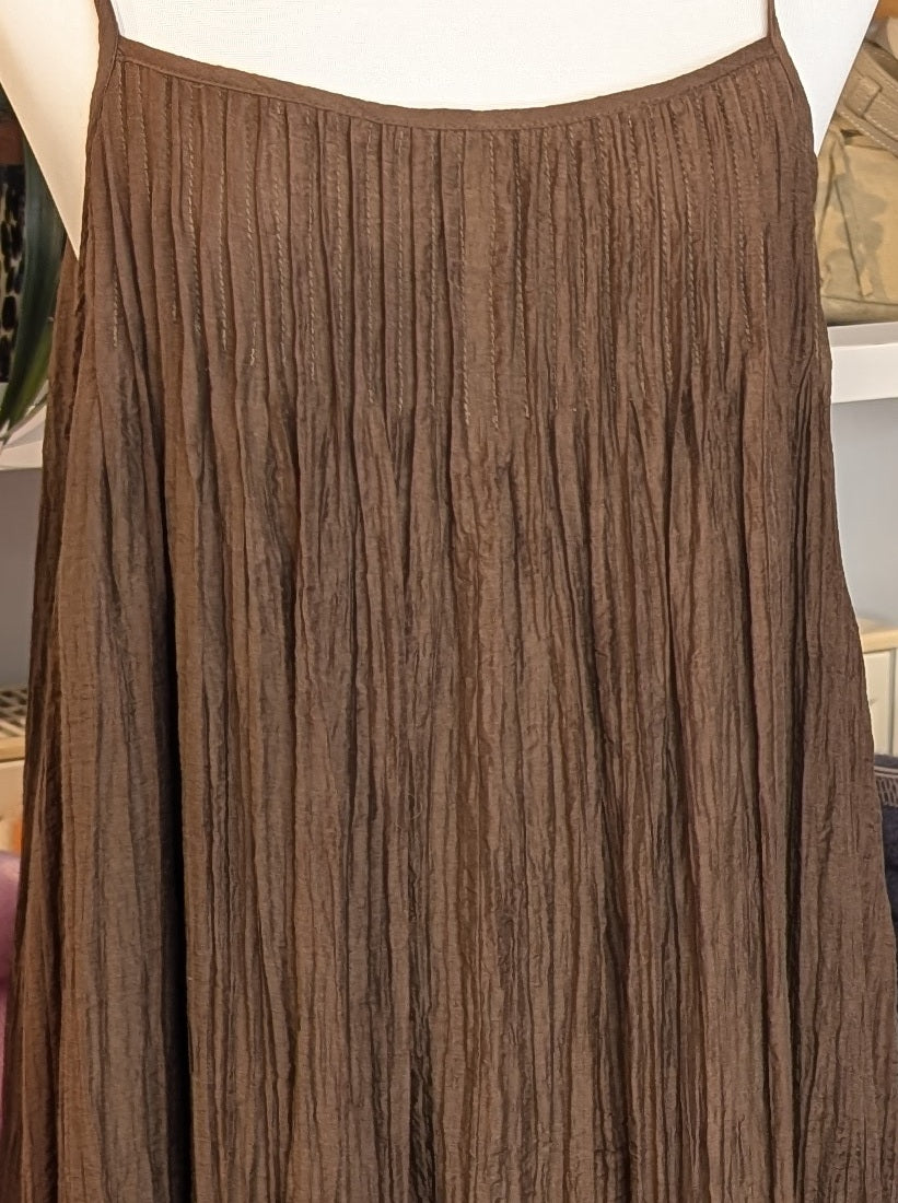 Das bezaubernde Maxi-Kleid von WIYA schmeichelt jeder Figur, während die zarten Träger und das femine Coffee Braun für einen unwiderstehlichen Sommerlook sorgen!