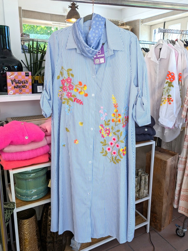 Das elegante 3/4-Arm Maxikleid mit klassischen Streifen und verspieltem Flock Blumenmuster in lebendigen Neonabtönungen schafft einen frischen, ausdrucksstarken Look!