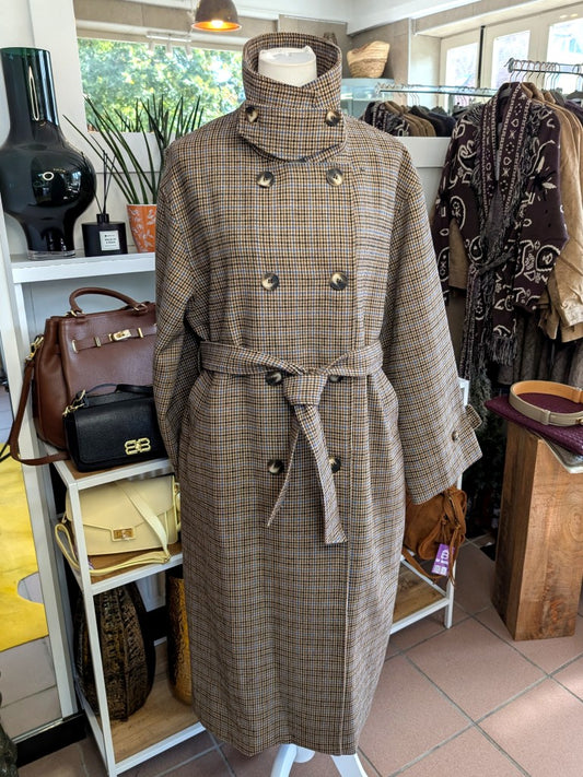 Eleganter oversized Lang Mantel mit hohem Kragen und trendigem Karomuster Khaki Beige Schwarz Blau zweireihig mit markanten Knöpfen und Bindegürtel Wollmischung