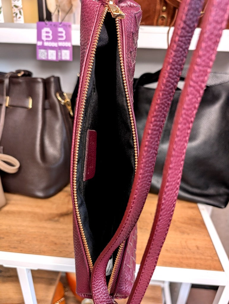 Elegante Ledertasche im zeitlosen Bottega-Veneta-Pouch-Stil mit handgeflochtenem Design in Bordeaux/Rot - Cross-Body-Riemen Handschlaufe Reißverschluss 2 Fächer
