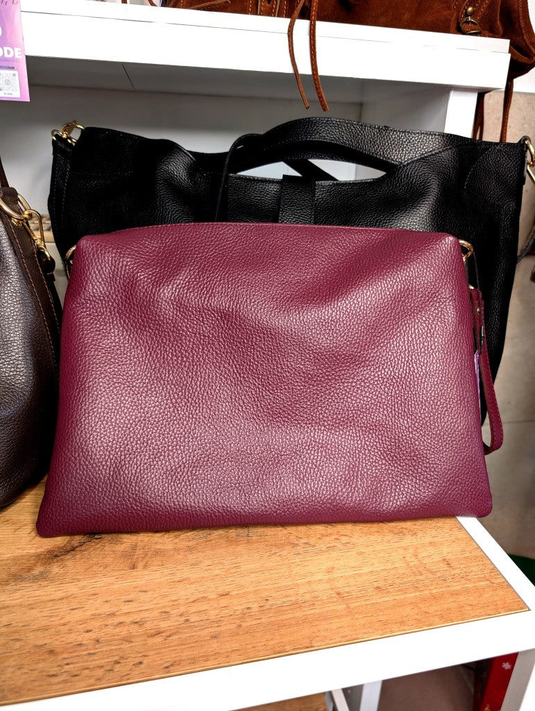 Elegante Ledertasche im zeitlosen Bottega-Veneta-Pouch-Stil mit handgeflochtenem Design in Bordeaux/Rot - Cross-Body-Riemen Handschlaufe Reißverschluss 2 Fächer