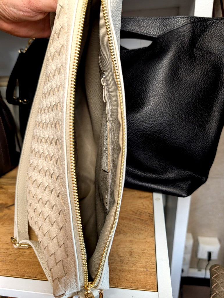 Elegante Ledertasche im zeitlosen Bottega-Veneta-Pouch-Stil mit handgeflochtenem Design in Créme Beige - Cross-Body-Riemen Handschlaufe Reißverschluss 2 Fächer!