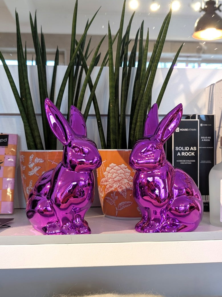 Begeistern Sie dieses Osterfest mit unserem glänzenden Osterhasen in Pink aus Keramik von GRÖNER!